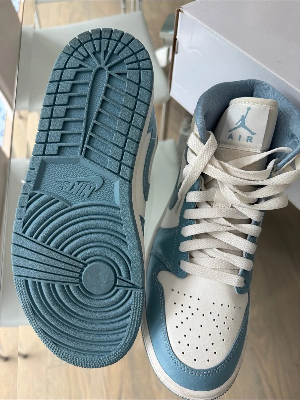 Nike Women’s Mid-Top Sneakers White and Light Blue (University Blue)